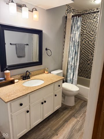1914 S Hunters Ridge Lane, Greenwood, IN 46143