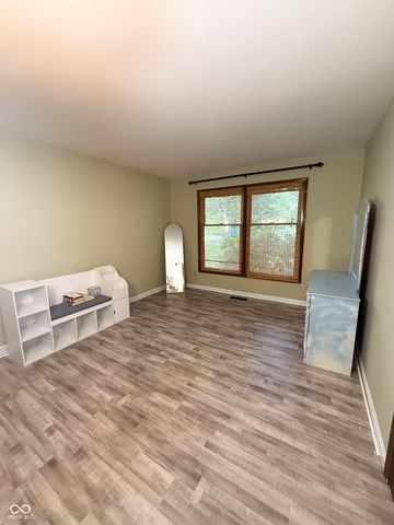 1914 S Hunters Ridge Lane, Greenwood, IN 46143
