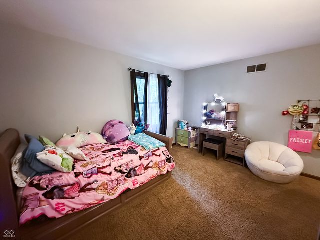 1914 S Hunters Ridge Lane, Greenwood, IN 46143