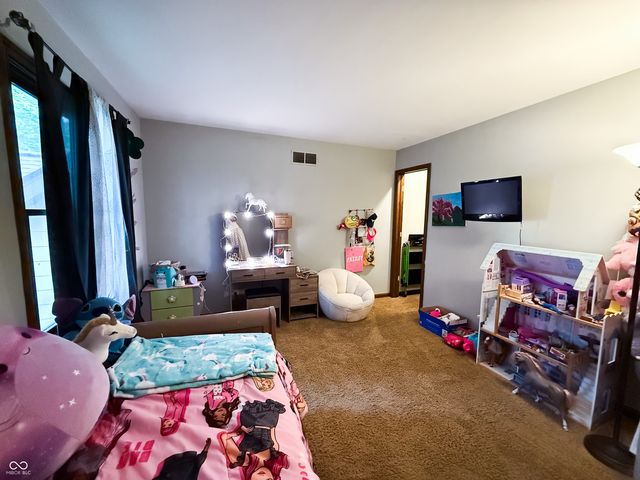 1914 S Hunters Ridge Lane, Greenwood, IN 46143