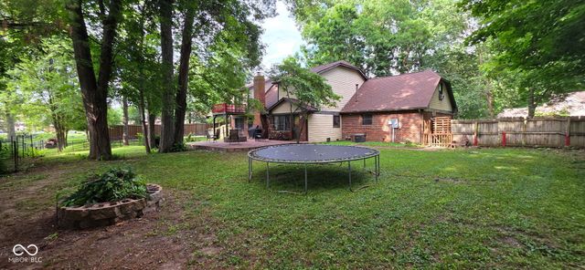 1914 S Hunters Ridge Lane, Greenwood, IN 46143