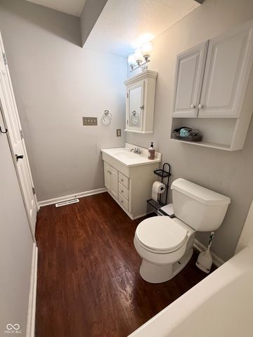 1914 S Hunters Ridge Lane, Greenwood, IN 46143