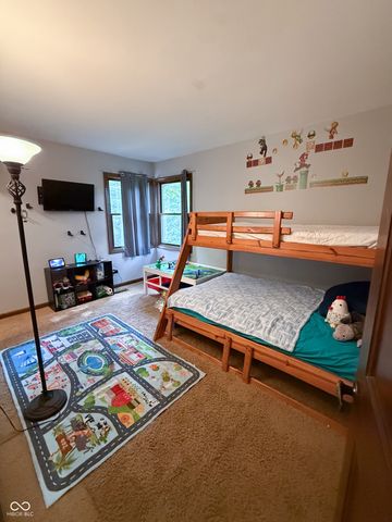 1914 S Hunters Ridge Lane, Greenwood, IN 46143