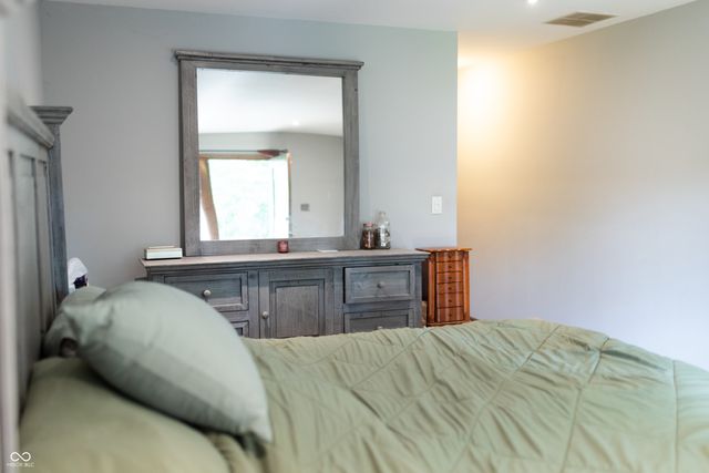 1914 S Hunters Ridge Lane, Greenwood, IN 46143