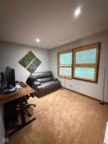 1914 S Hunters Ridge Lane, Greenwood, IN 46143