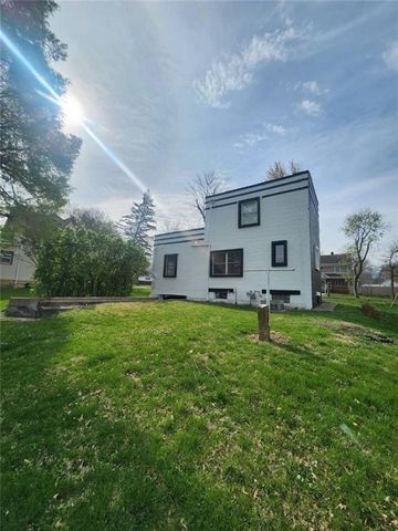 304 Miami Street, Hiawatha, KS 66434