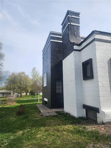 304 Miami Street, Hiawatha, KS 66434