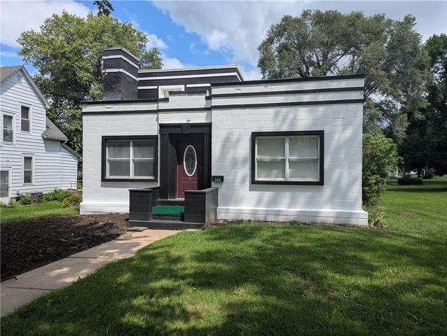 304 Miami Street, Hiawatha, KS 66434