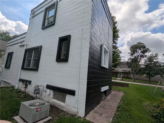 304 Miami Street, Hiawatha, KS 66434