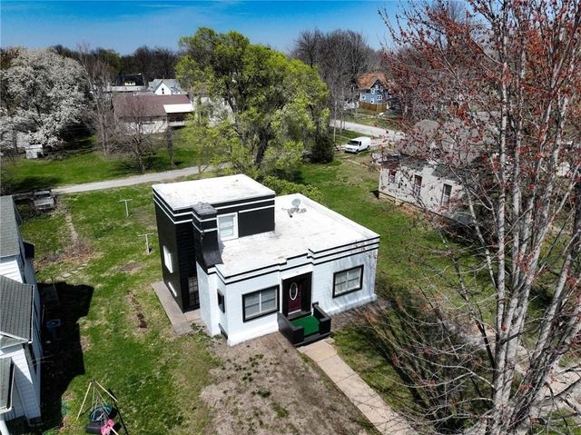 304 Miami Street, Hiawatha, KS 66434