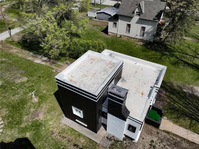 304 Miami Street, Hiawatha, KS 66434