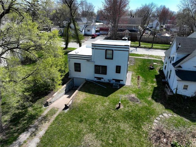 304 Miami Street, Hiawatha, KS 66434