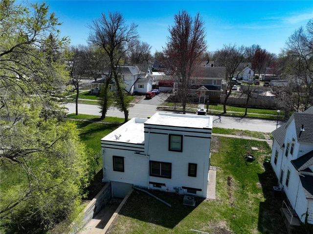 304 Miami Street, Hiawatha, KS 66434