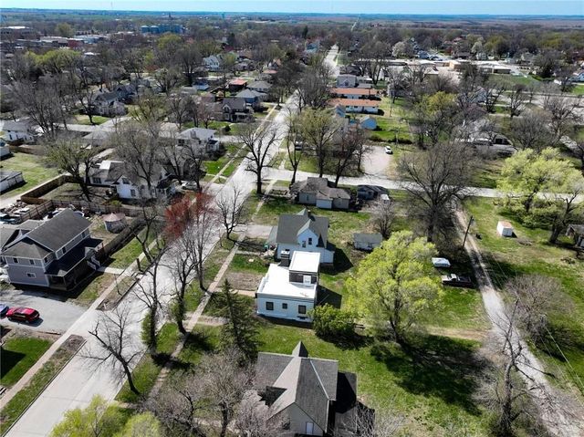 304 Miami Street, Hiawatha, KS 66434