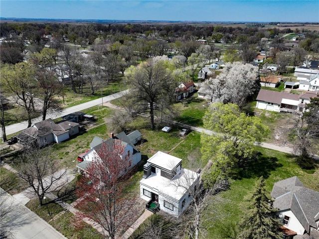 304 Miami Street, Hiawatha, KS 66434