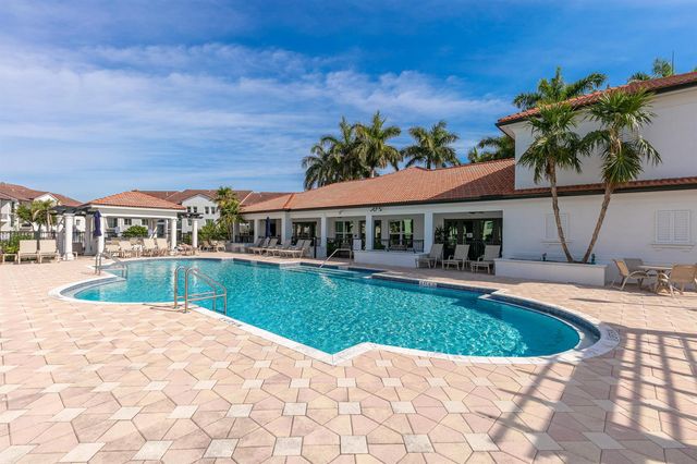813 Villa Circle, Boynton Beach, FL 33435