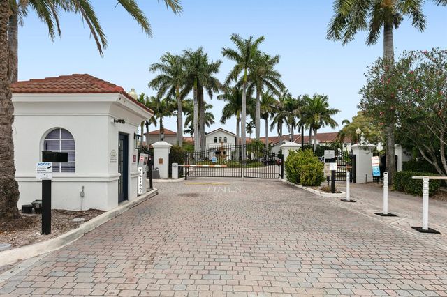 813 Villa Circle, Boynton Beach, FL 33435