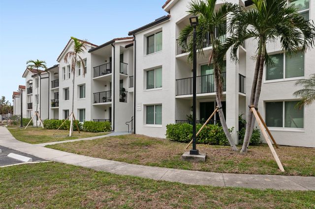 813 Villa Circle, Boynton Beach, FL 33435