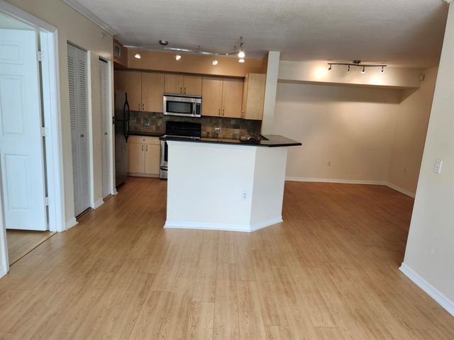 813 Villa Circle, Boynton Beach, FL 33435