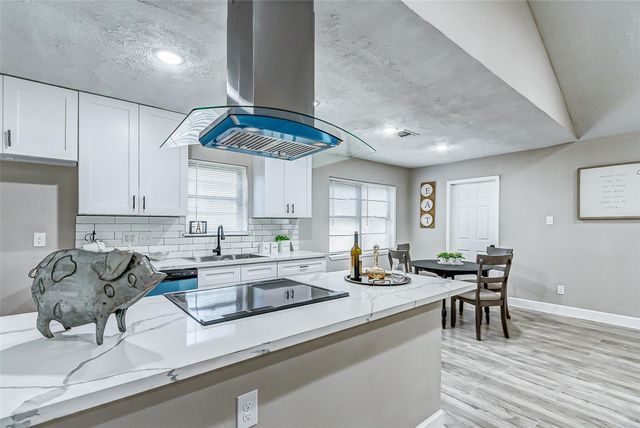 8707 Collingsdale Road, La Porte, TX 77571