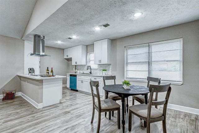 8707 Collingsdale Road, La Porte, TX 77571