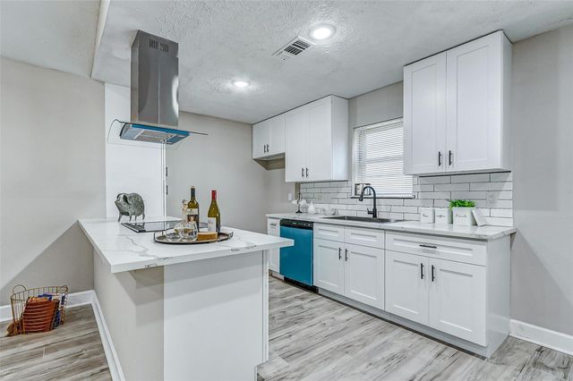 8707 Collingsdale Road, La Porte, TX 77571