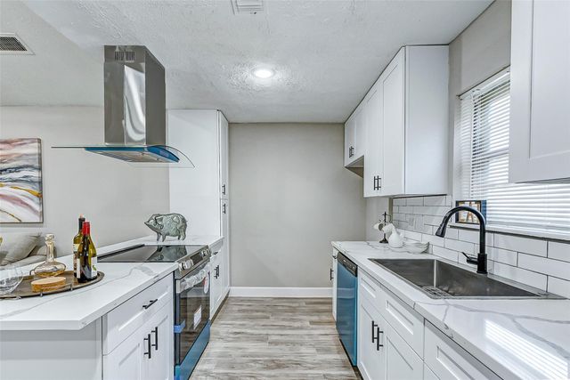 8707 Collingsdale Road, La Porte, TX 77571