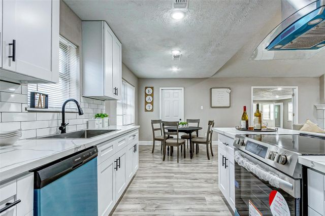 8707 Collingsdale Road, La Porte, TX 77571