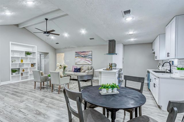 8707 Collingsdale Road, La Porte, TX 77571