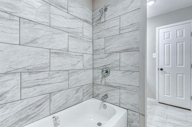 8707 Collingsdale Road, La Porte, TX 77571