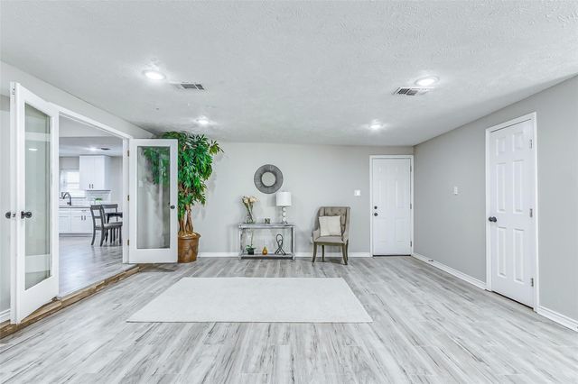 8707 Collingsdale Road, La Porte, TX 77571