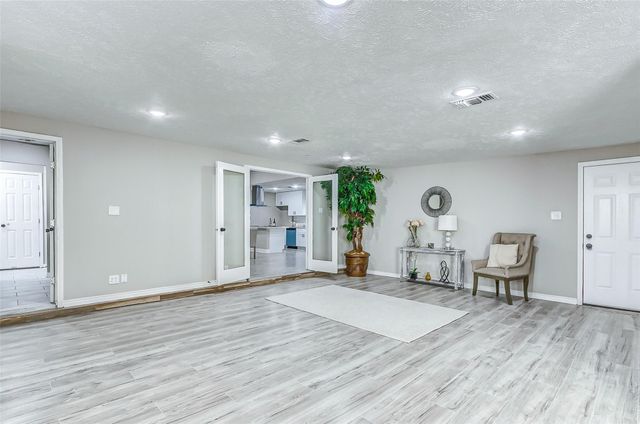 8707 Collingsdale Road, La Porte, TX 77571