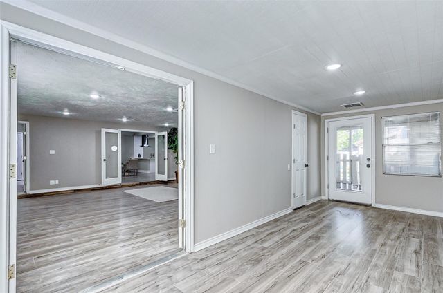 8707 Collingsdale Road, La Porte, TX 77571