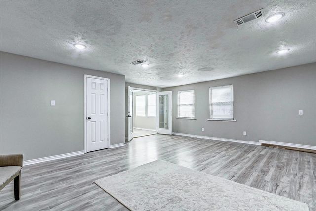 8707 Collingsdale Road, La Porte, TX 77571