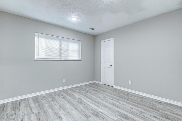 8707 Collingsdale Road, La Porte, TX 77571