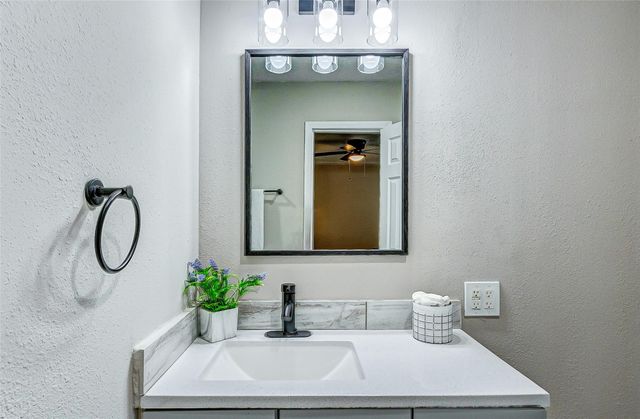 8707 Collingsdale Road, La Porte, TX 77571