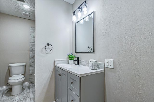 8707 Collingsdale Road, La Porte, TX 77571