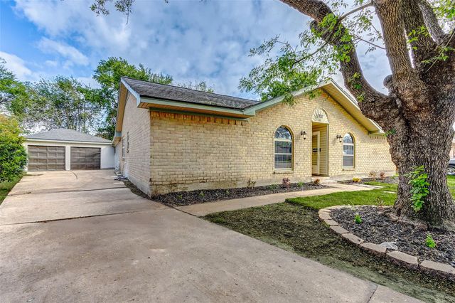 8707 Collingsdale Road, La Porte, TX 77571