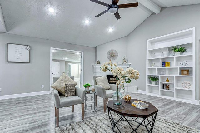 8707 Collingsdale Road, La Porte, TX 77571