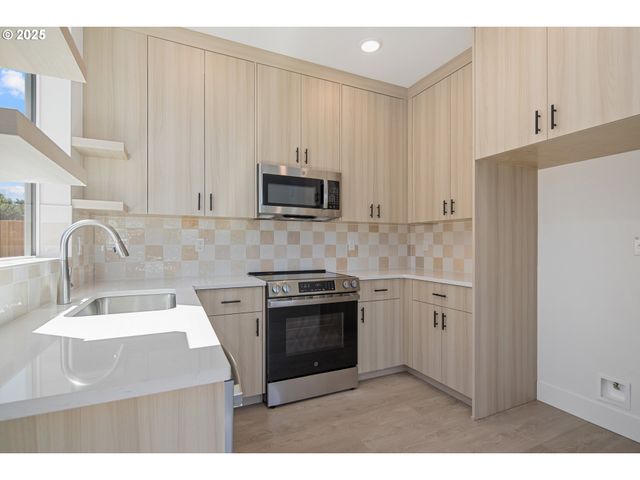 4514 Ne WYGANT St, Portland, OR 97218