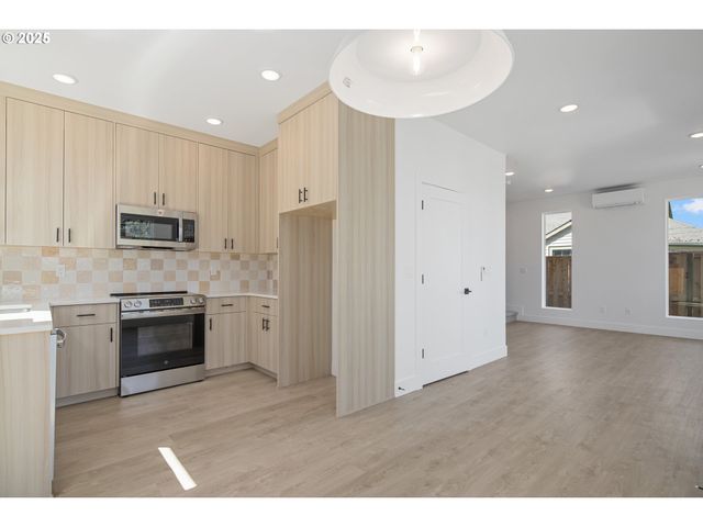 4514 Ne WYGANT St, Portland, OR 97218