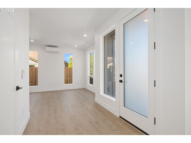 4514 Ne WYGANT St, Portland, OR 97218