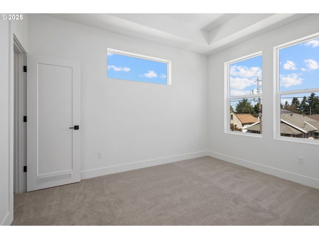 4514 Ne WYGANT St, Portland, OR 97218