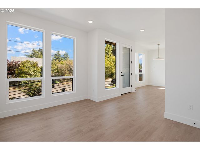 4514 Ne WYGANT St, Portland, OR 97218