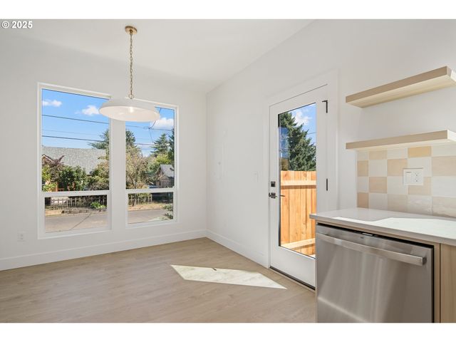 4514 Ne WYGANT St, Portland, OR 97218