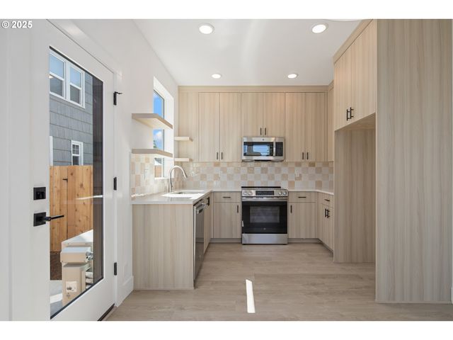 4514 Ne WYGANT St, Portland, OR 97218