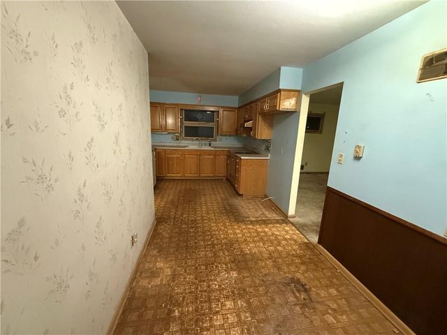 7216 Beverly Street, Overland Park, KS 66204