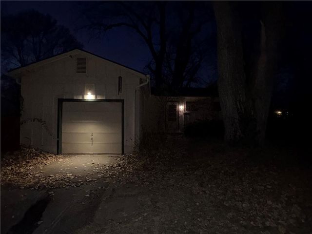 7216 Beverly Street, Overland Park, KS 66204