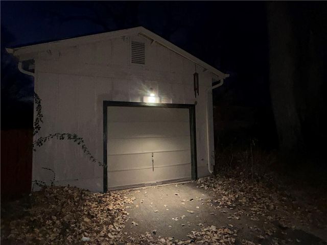 7216 Beverly Street, Overland Park, KS 66204