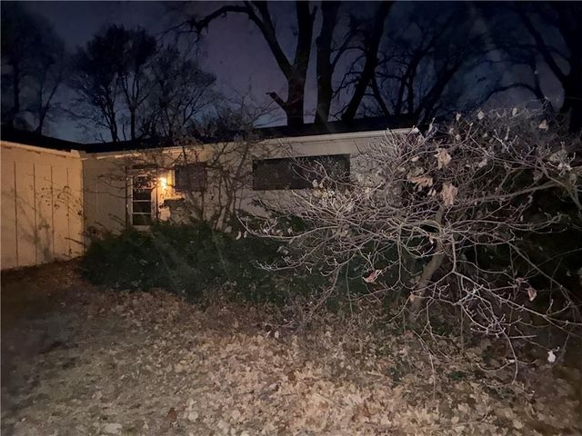 7216 Beverly Street, Overland Park, KS 66204